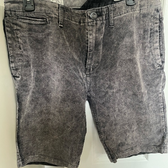 Men’s Volcom shorts, grey corduroy in size 34 - Picture 4 of 6